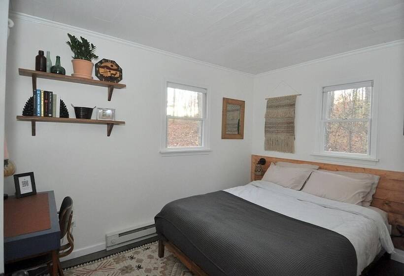 A Humble Abode   A Modern Woodsy Retreat