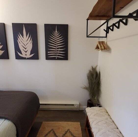 A Humble Abode   A Modern Woodsy Retreat