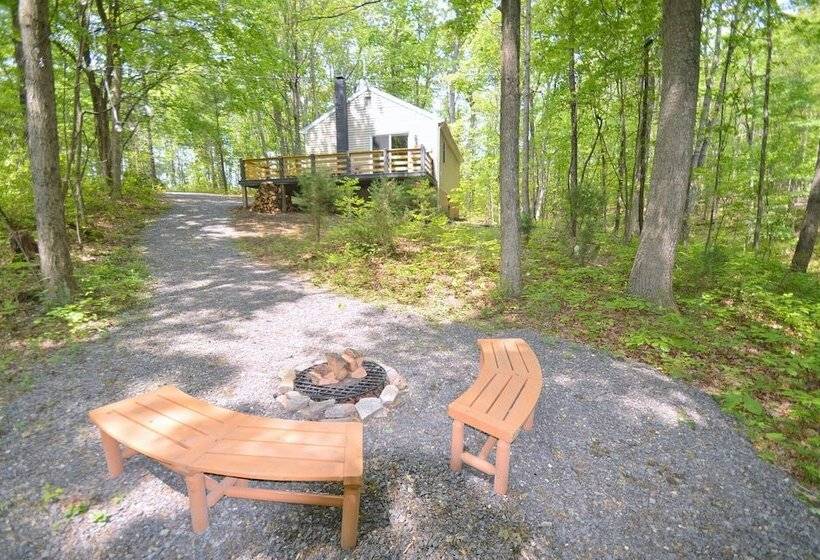 A Humble Abode   A Modern Woodsy Retreat