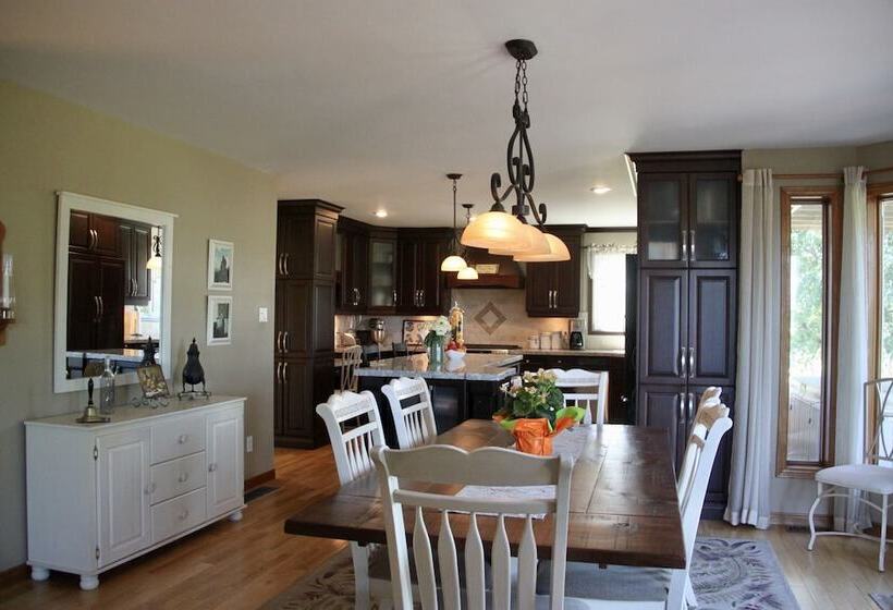 A Touch Of Country Bed & Breakfast