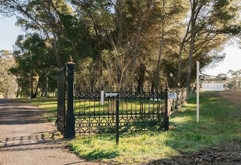 ベッドアンドブレックファースト Anlaby Station