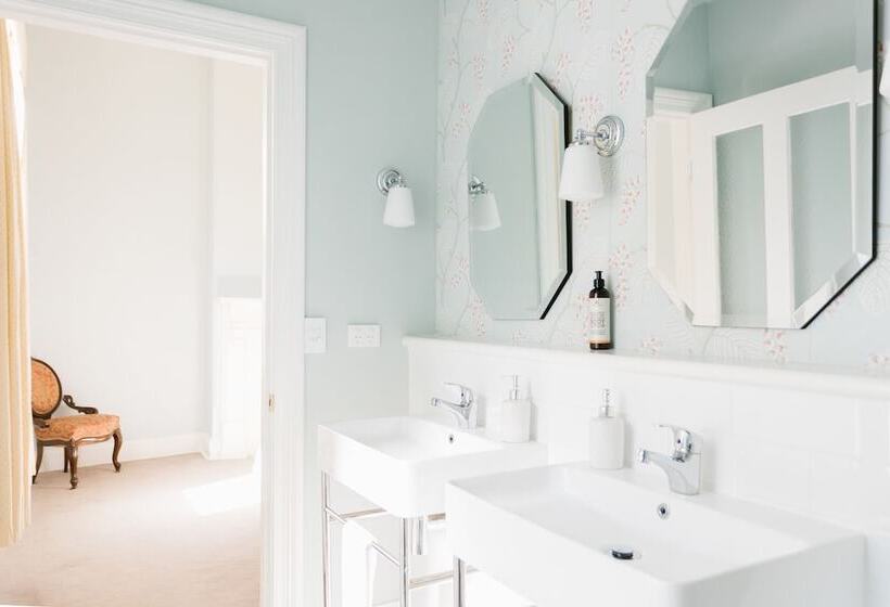 ベッドアンドブレックファースト Anlaby Station