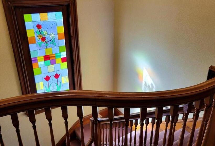 مبيت وإفطار The Elizabeth Inn And Restaurant