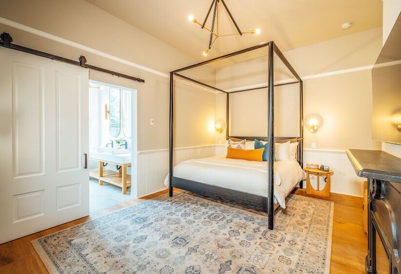 مبيت وإفطار The Ruse