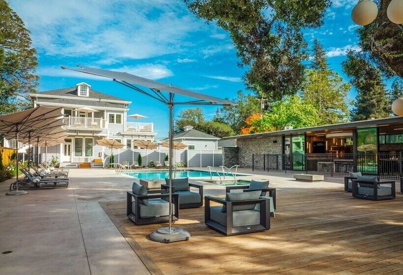 مبيت وإفطار The Ruse