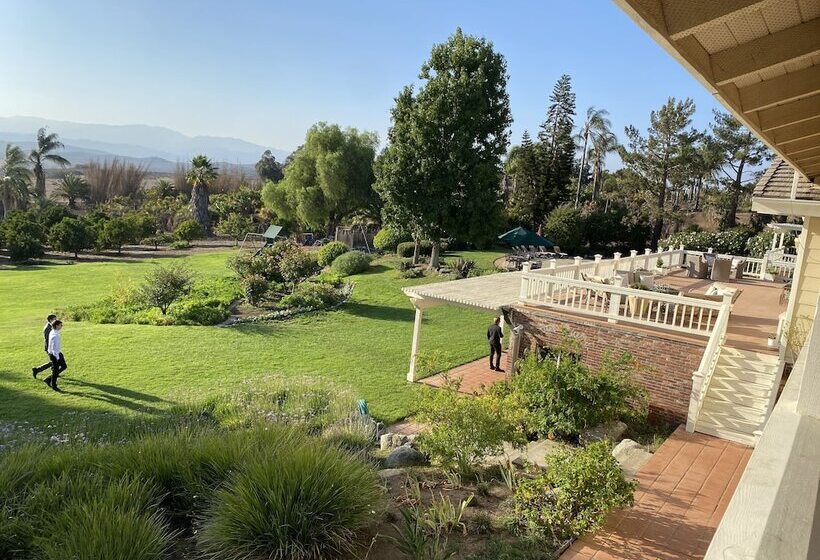 住宿加早餐  Twboord