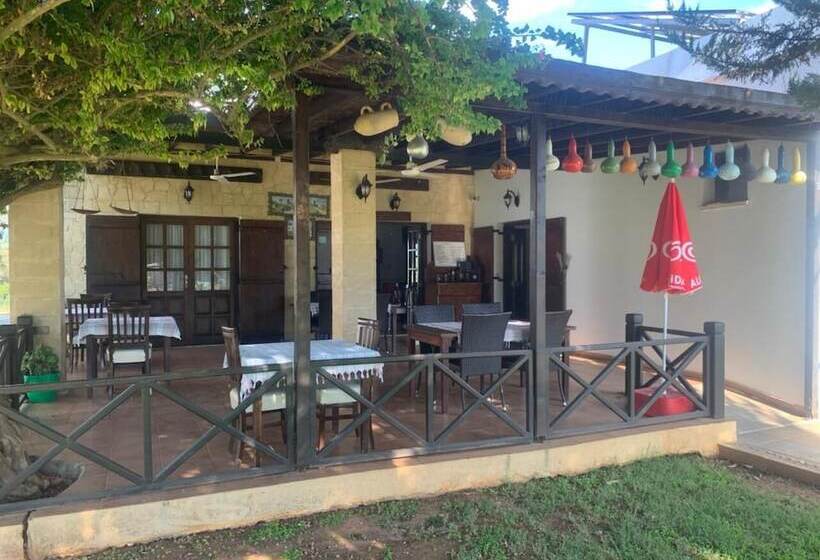 تختخواب و صبحانه Villa Lembos