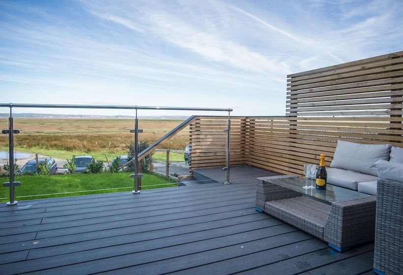 Caswell Bay Hide Out   Cabin   Landimore