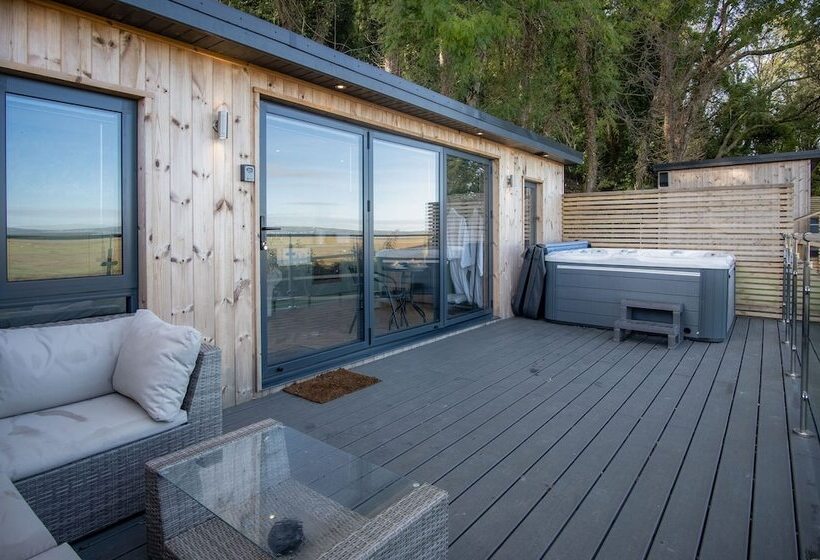 Caswell Bay Hide Out   Cabin   Landimore