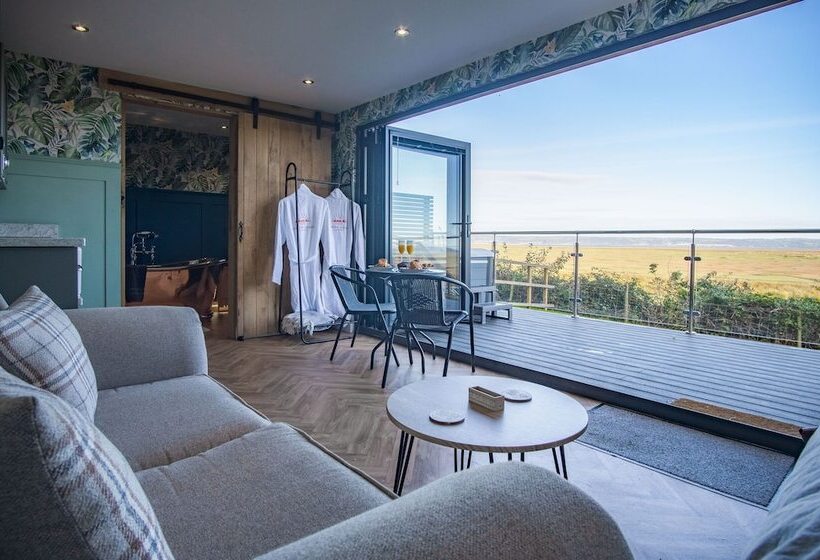 Caswell Bay Hide Out   Cabin   Landimore