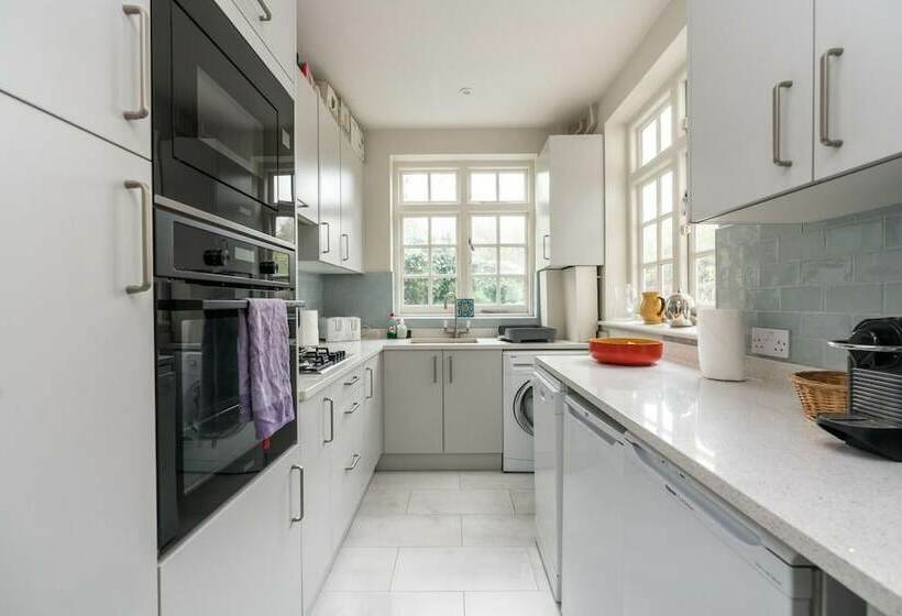 Charming 2bd Garden House Hammersmith