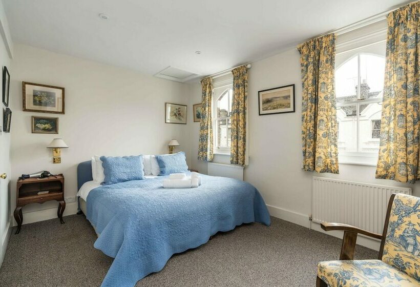 Charming 2bd Garden House  Hammersmith