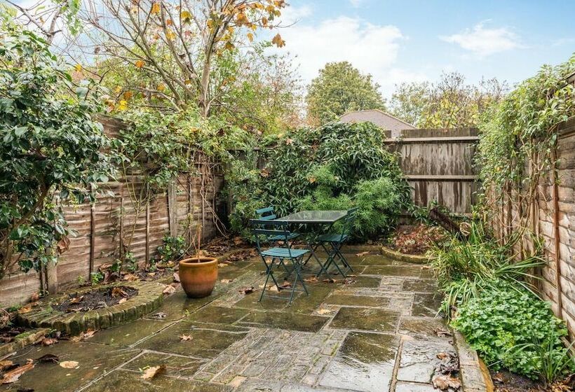 Charming 2bd Garden House Hammersmith