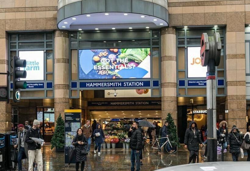 Charming 2bd Garden House  Hammersmith