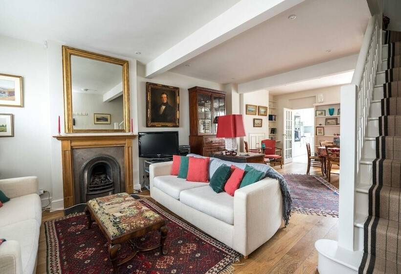 Charming 2bd Garden House Hammersmith