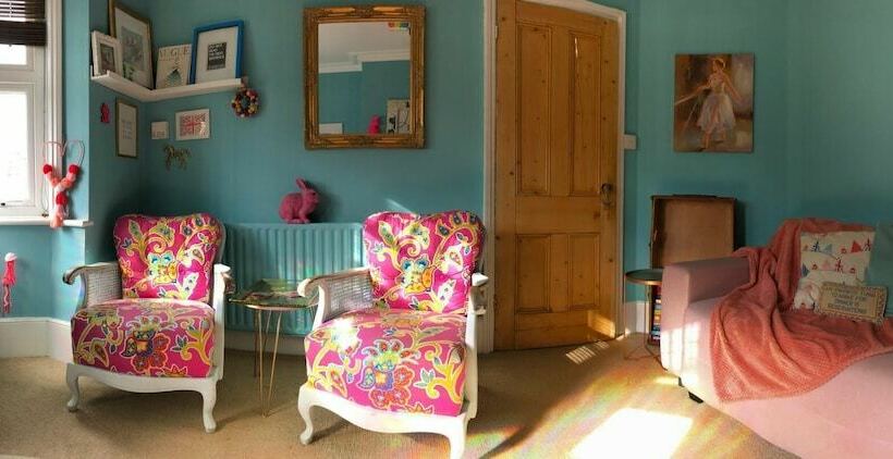 Charming 4bd Semi Detached Home Hastings