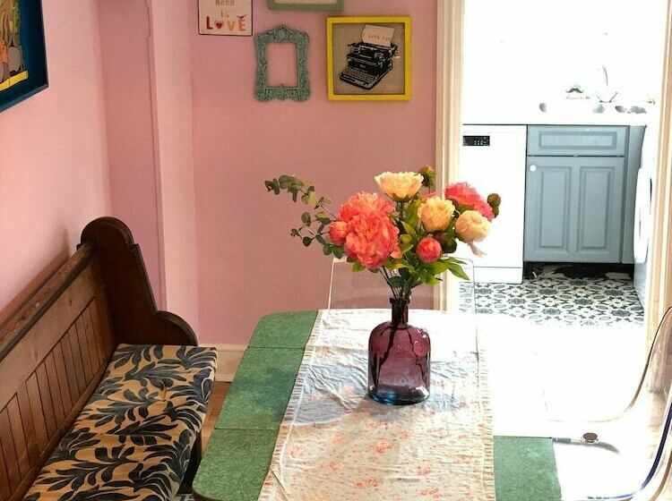 Charming 4bd Semi Detached Home Hastings