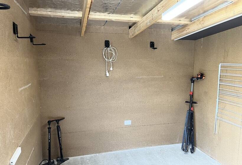 Derby Digs Cabin