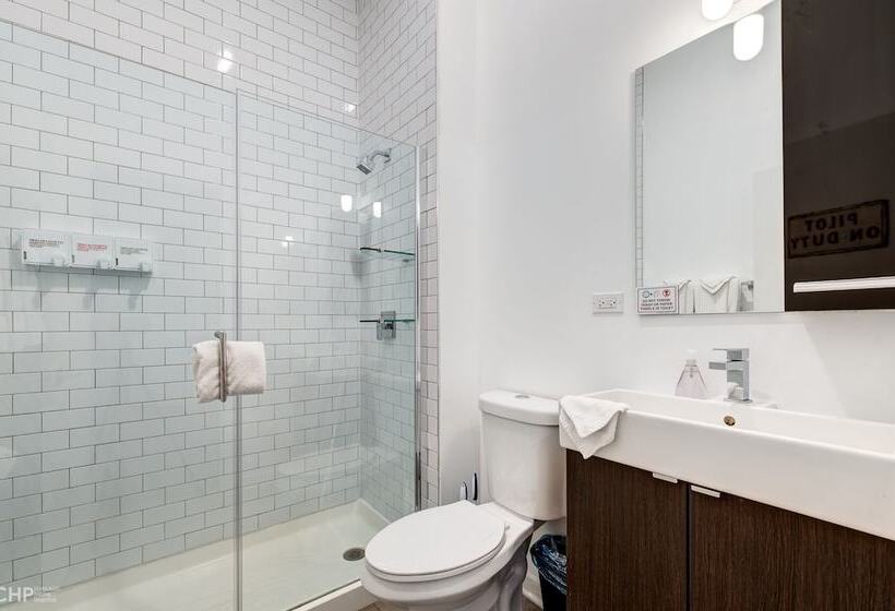 Full Kitchen And A Spa Bath   You Seriously Need To See This Studio!   747 Lofts Cabin 205 By Redawn