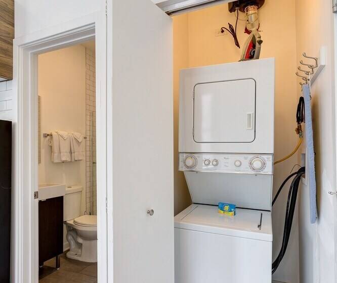 Ground Floor Studios In Chicago By 747 Lofts