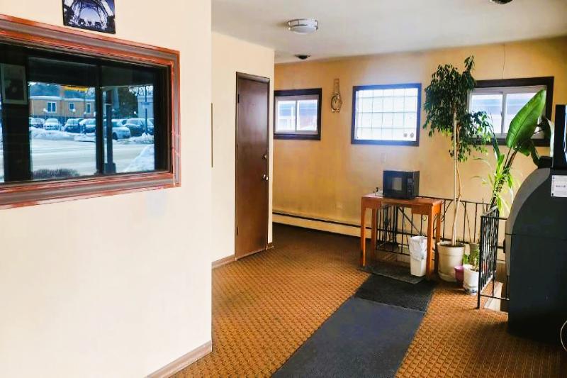 Manor Motel By Oyo Near Oak Brook/chicago Westchester