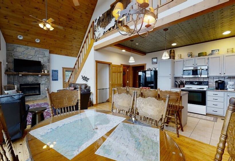 Horsin Around Tennessee