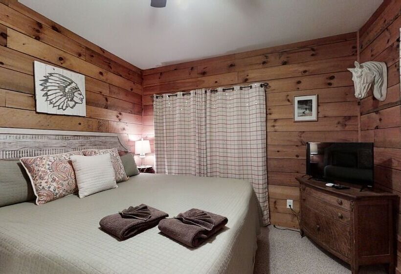 Horsin Around Tennessee