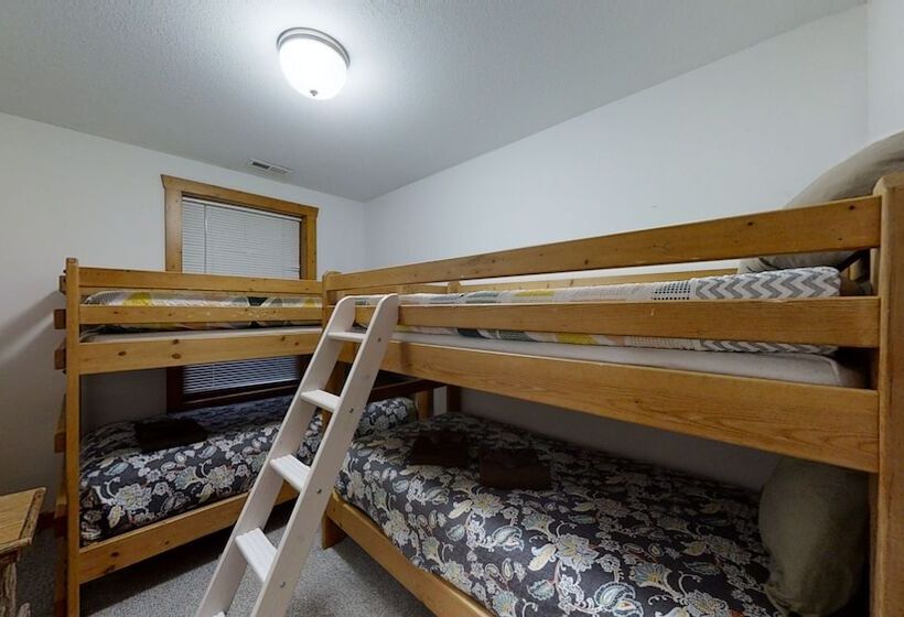 Horsin Around Tennessee