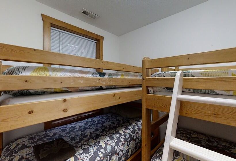 Horsin Around Tennessee