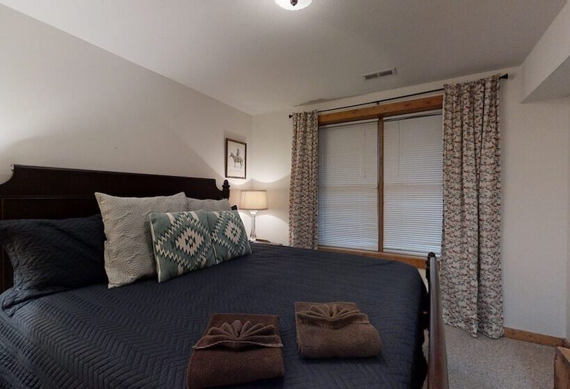 Horsin Around Tennessee