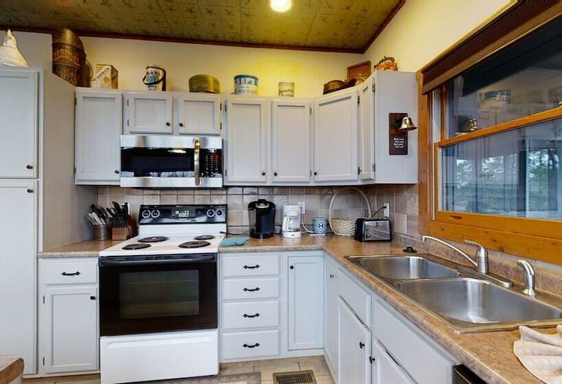 Horsin Around Tennessee