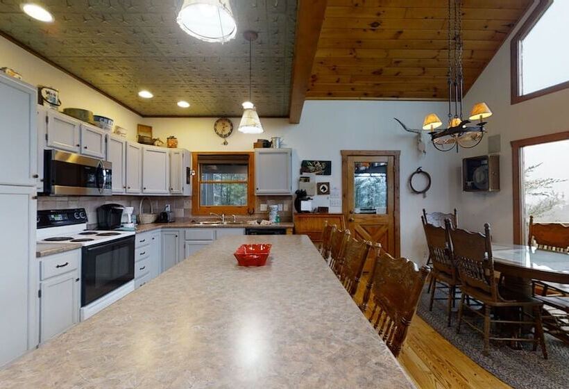 Horsin Around Tennessee