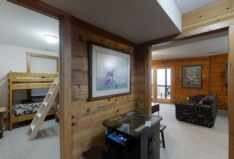 Horsin Around Tennessee