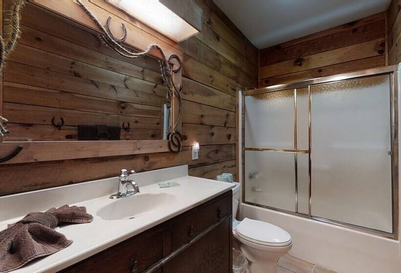 Horsin Around Tennessee