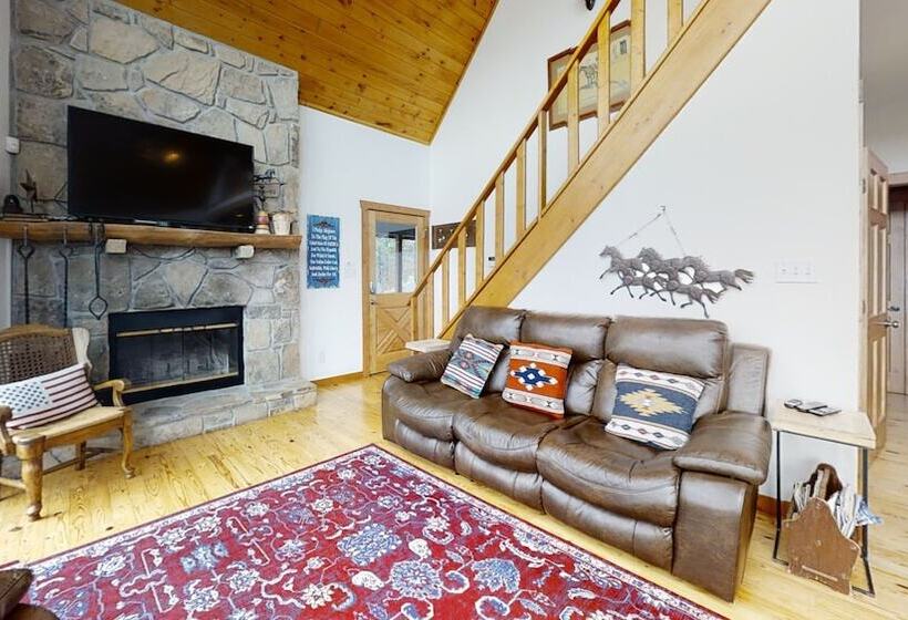 Horsin Around Tennessee