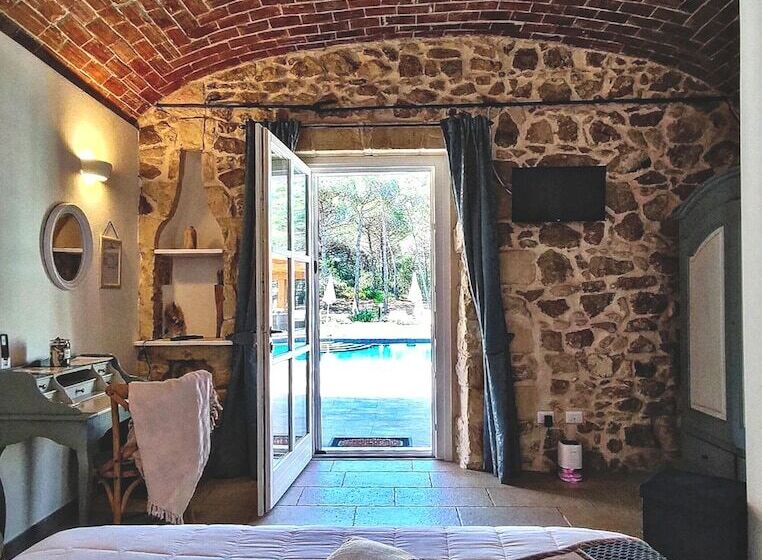 פונדק Antica Villa Colonica