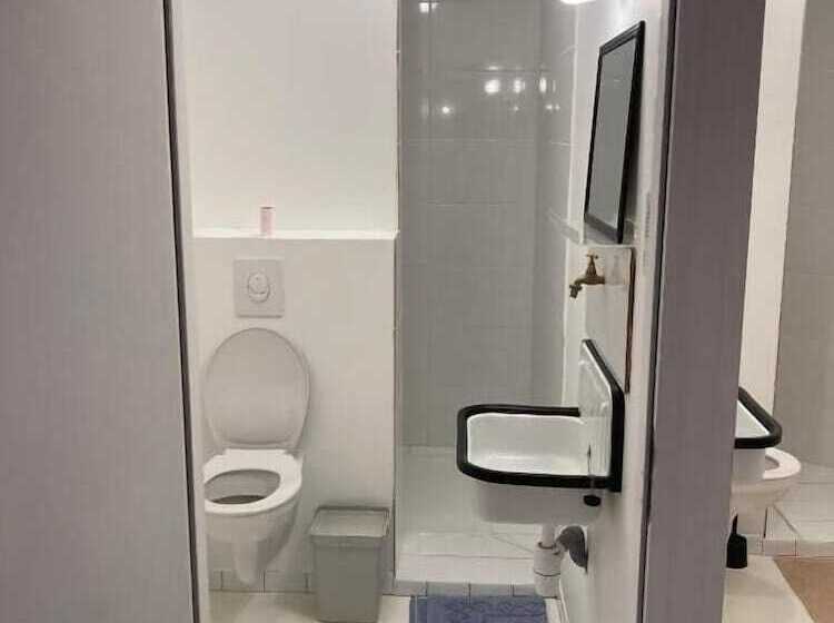Hostel Manusurf