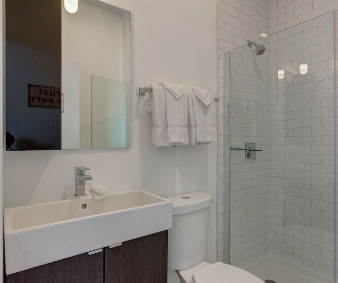 Hot Property Near The Hot West Loop 747 Lofts Cabin 103 By Redawning