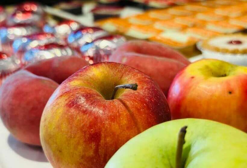 Acorn Lodge Hotel Gatwick & Parking