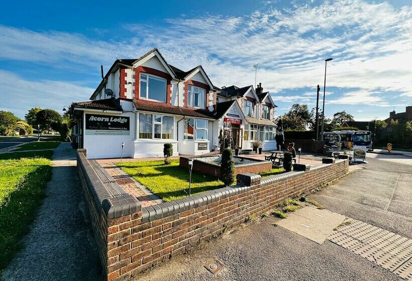 Acorn Lodge Hotel Gatwick & Parking