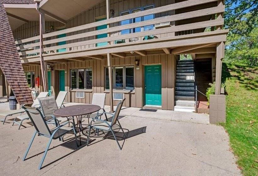 فندق Chanticleer Inn