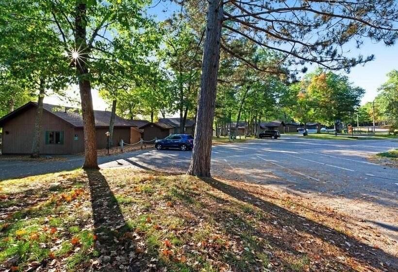 فندق Chanticleer Inn