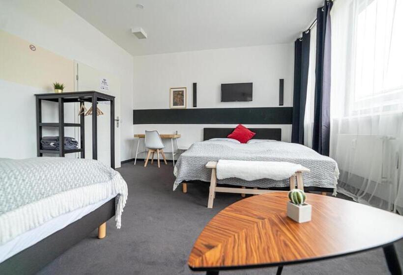 Full House Hotel Nürnberg Shared Bath & Kitchen