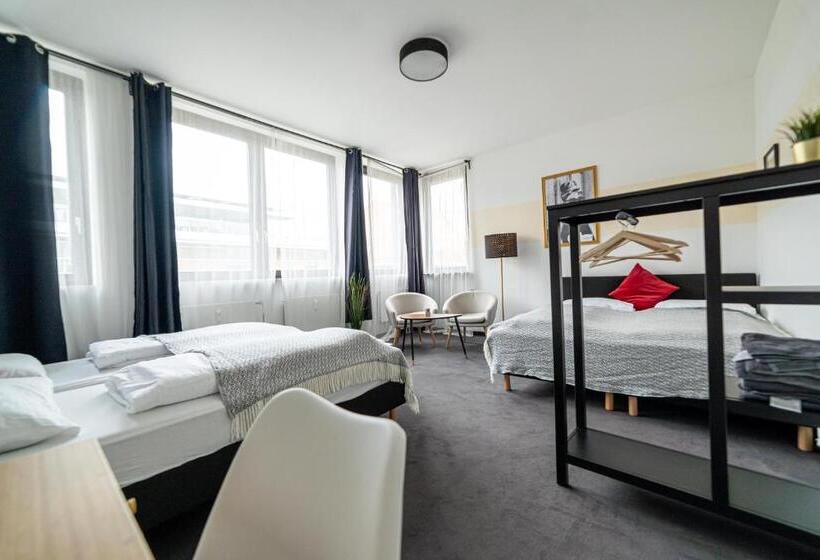 Full House Hotel Nürnberg Shared Bath & Kitchen