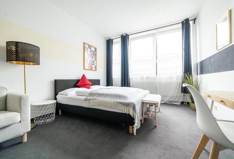 Full House Hotel Nürnberg Shared Bath & Kitchen