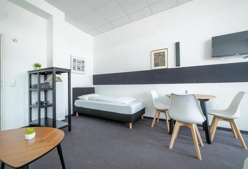 Full House Hotel Nürnberg Shared Bath & Kitchen