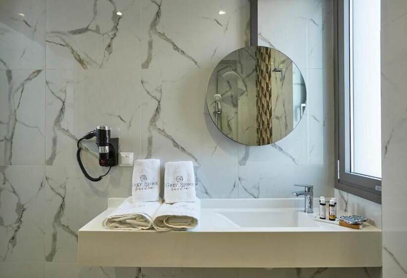 בית מלון כפרי Greystone Suites