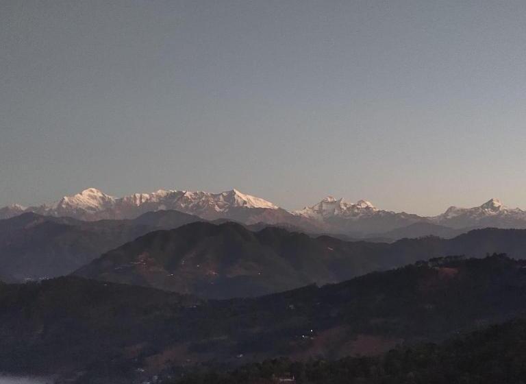 בית מלון כפרי Himalaya Mount View Resort Kausani