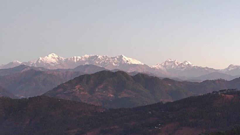 בית מלון כפרי Himalaya Mount View Resort Kausani