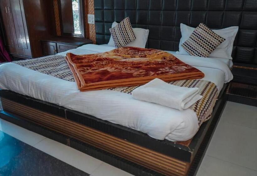 בית מלון כפרי Himalaya Mount View Resort Kausani